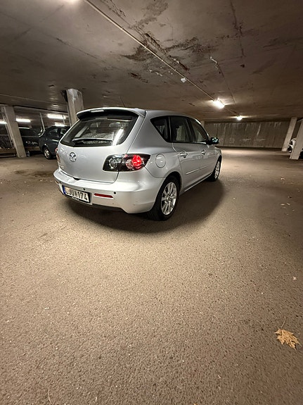 Mazda 3 4 of 5