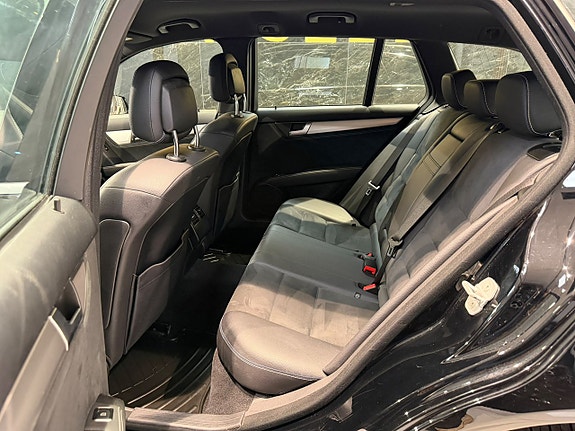 Mercedes-Benz C220 15 of 22