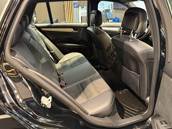 Mercedes-Benz C220 16 of 22