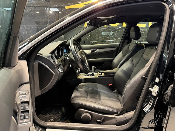 Mercedes-Benz C220 13 of 22
