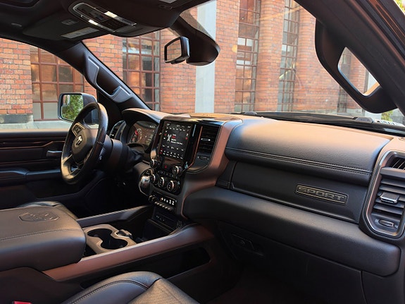 Dodge RAM 1500 18 of 23