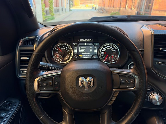 Dodge RAM 1500 14 of 23