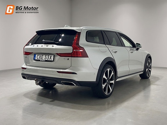 Volvo V60 Cross Country 4 of 23