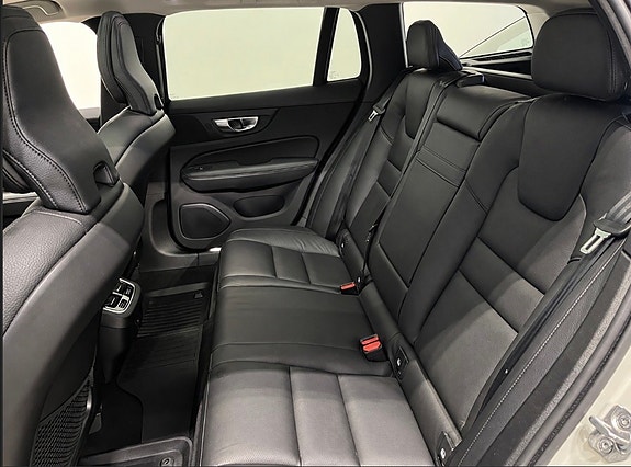 Volvo V60 Cross Country 11 of 23