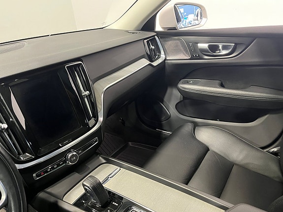 Volvo V60 Cross Country 17 of 23