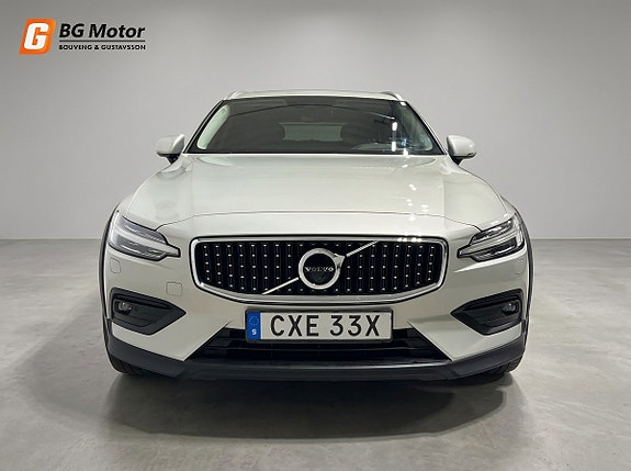 Volvo V60 Cross Country 2 of 23
