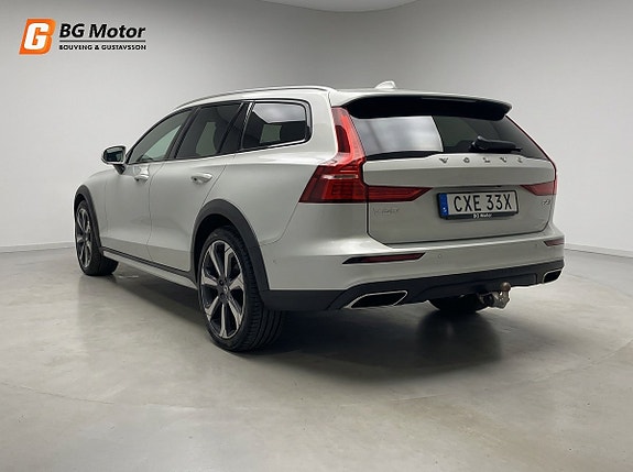 Volvo V60 Cross Country 6 of 23