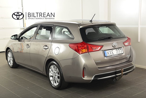 Toyota Auris 2 of 16