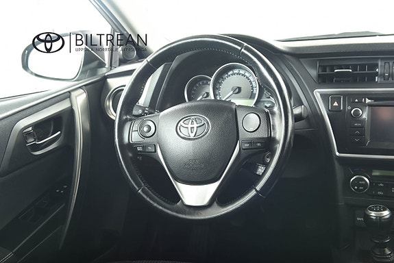 Toyota Auris 9 of 16