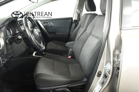 Toyota Auris 6 of 16
