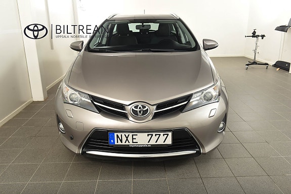 Toyota Auris 5 of 16