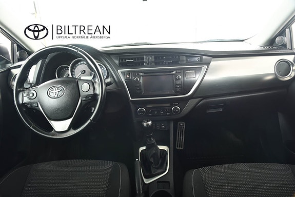 Toyota Auris 8 of 16