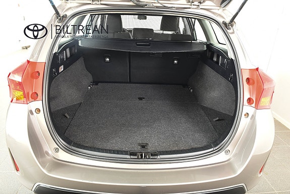 Toyota Auris 10 of 16