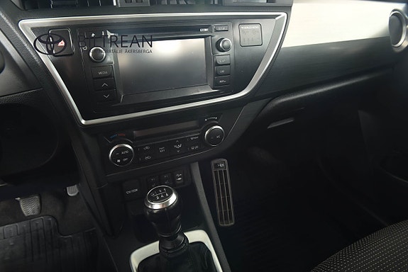 Toyota Auris 13 of 16
