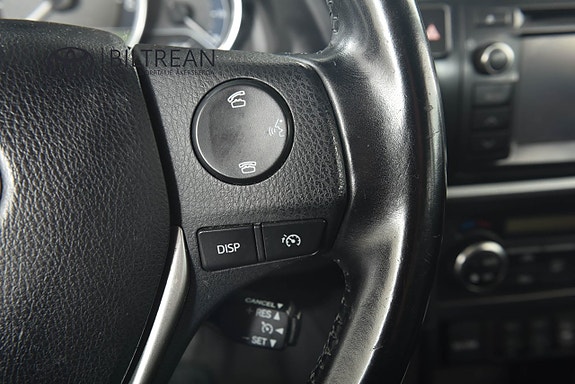 Toyota Auris 12 of 16