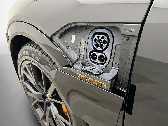 Audi e-tron 10 of 30