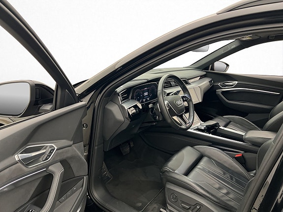 Audi e-tron 11 of 30