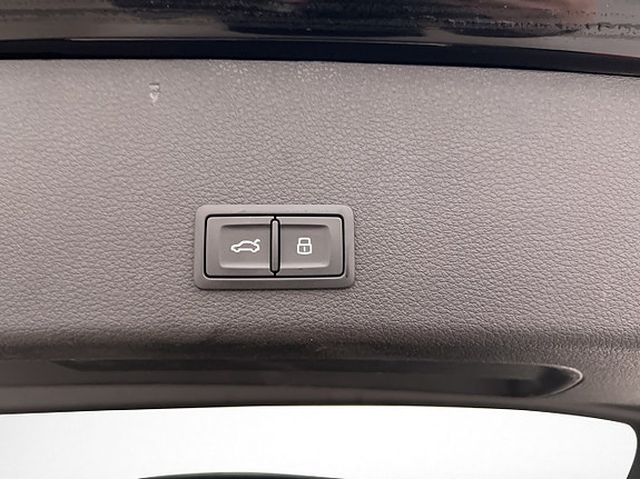 Audi e-tron 29 of 30