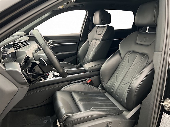 Audi e-tron 14 of 30