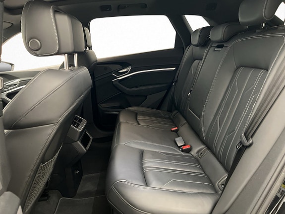 Audi e-tron 27 of 30