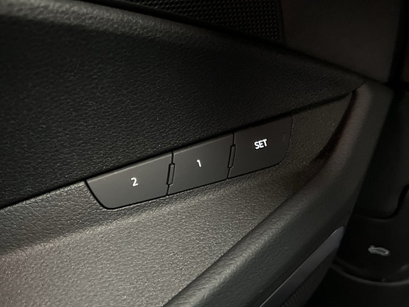 Audi e-tron 13 of 30