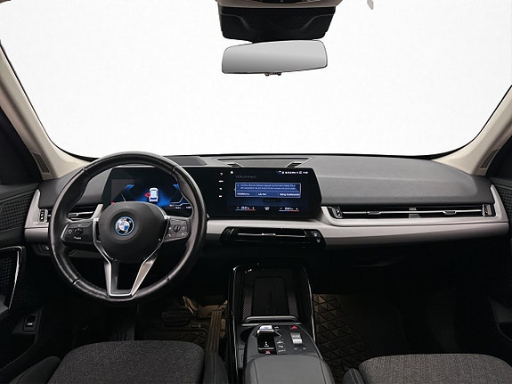 BMW iX1 13 of 30