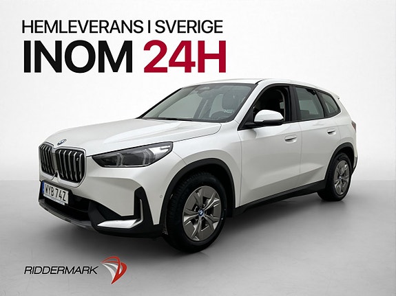 BMW iX1 3 of 30