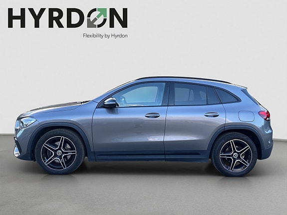 Mercedes-Benz GLA 180 8 of 17