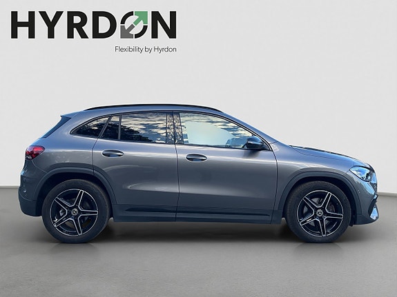 Mercedes-Benz GLA 180 7 of 17