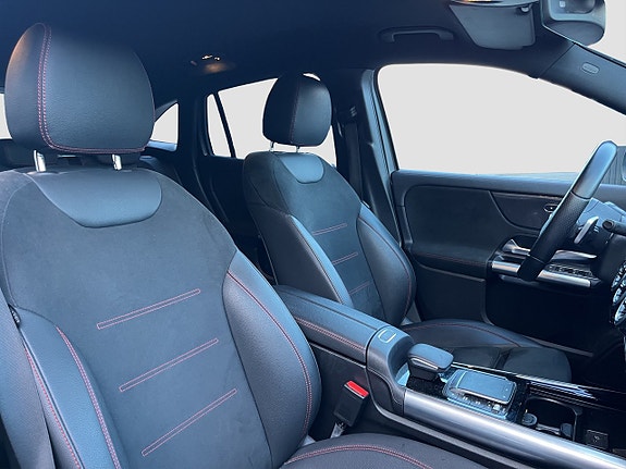 Mercedes-Benz GLA 180 9 of 17