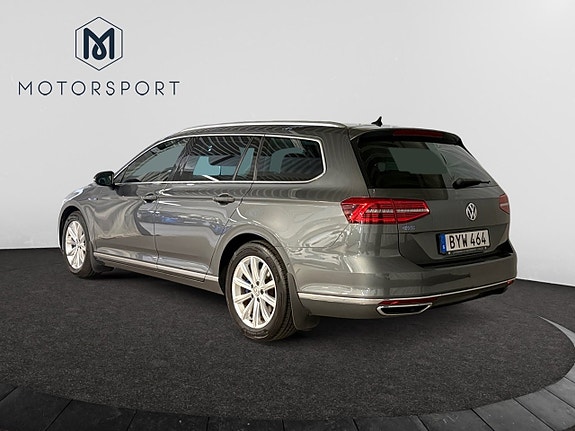Volkswagen Passat 5 of 26