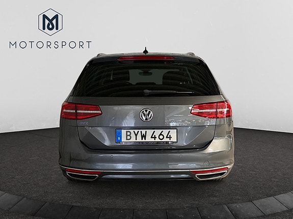 Volkswagen Passat 6 of 26