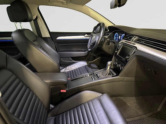 Volkswagen Passat 17 of 26