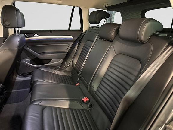 Volkswagen Passat 15 of 26