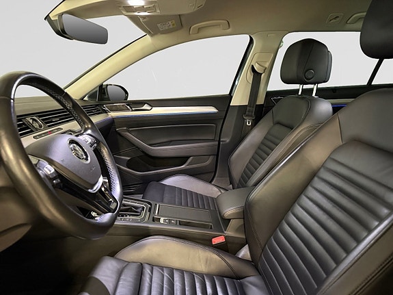 Volkswagen Passat 11 of 26