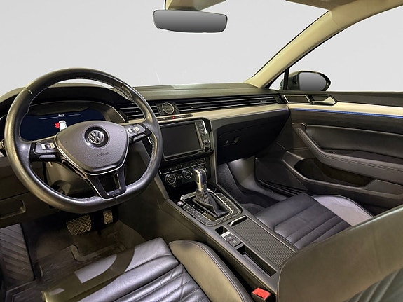 Volkswagen Passat 12 of 26
