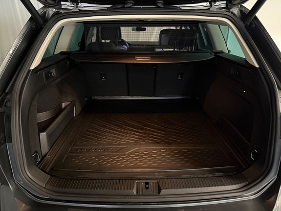 Volkswagen Passat 18 of 26