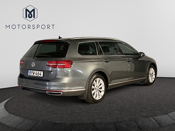 Volkswagen Passat 7 of 26