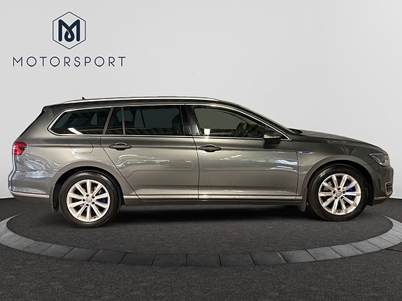 Volkswagen Passat 8 of 26