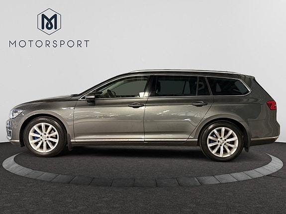Volkswagen Passat 3 of 26