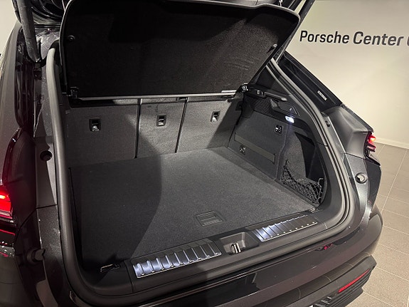 Porsche Macan 4 8 of 13
