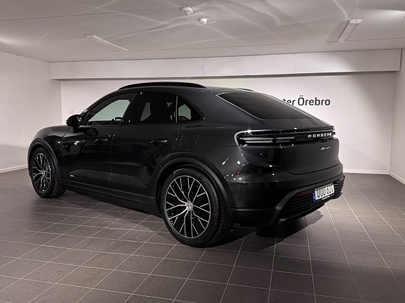 Porsche Macan 4 2 of 13