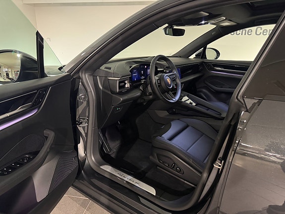 Porsche Macan 4 10 of 13