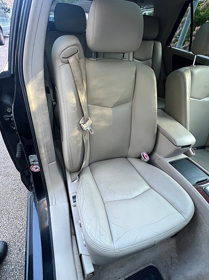 Cadillac SRX 12 of 16