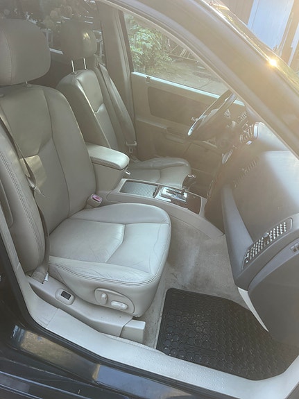 Cadillac SRX 9 of 16