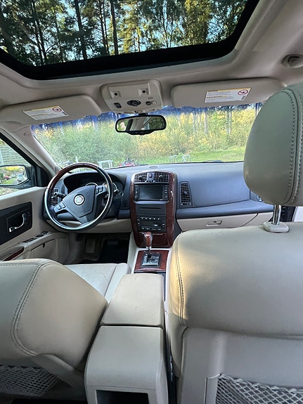 Cadillac SRX 16 of 16