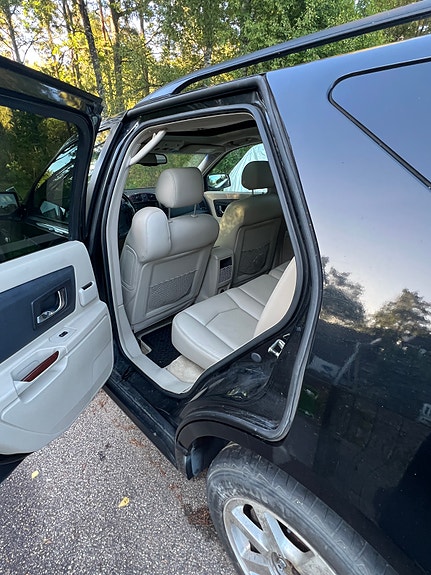 Cadillac SRX 13 of 16