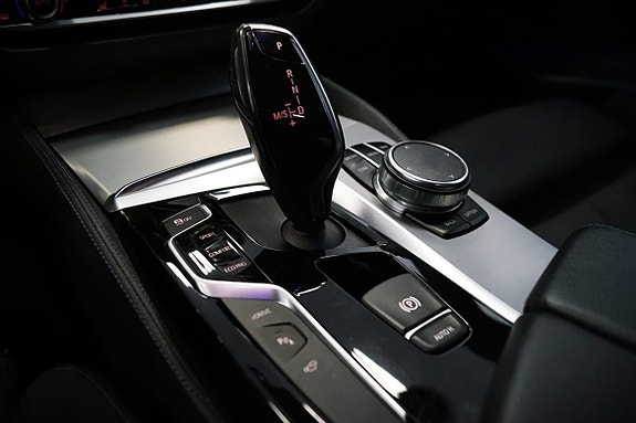 BMW 530e 19 of 25