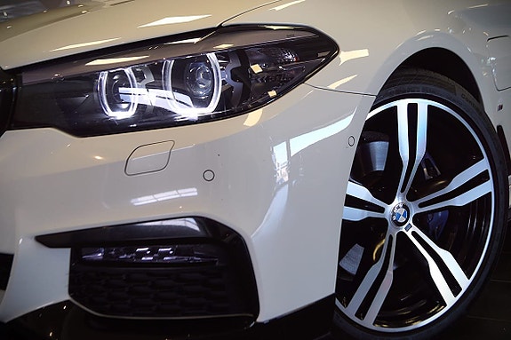 BMW 530e 3 of 25