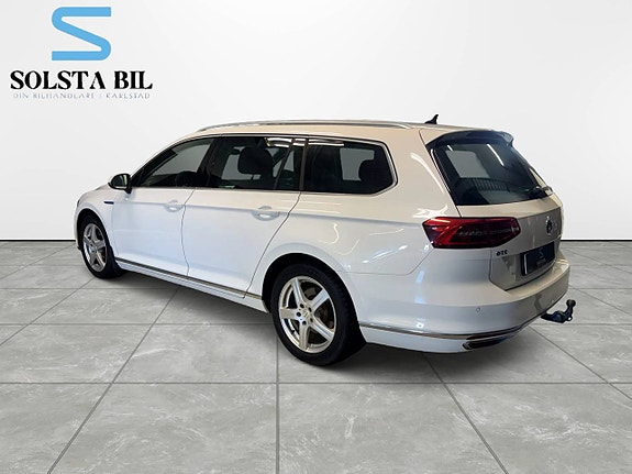 Volkswagen Passat 11 of 16